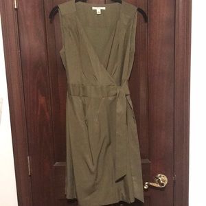 Banana Republic sleeveless wrap dress. Size 4.